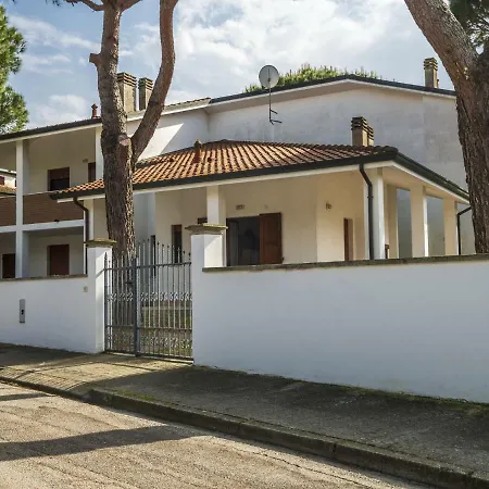Holiday home Modern Holiday In Near Sea Lido di Volano